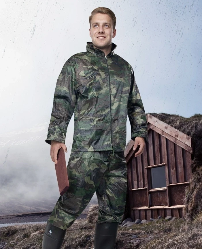 Costum impermeabil CLEO, verde cu imprimeu camuflaj