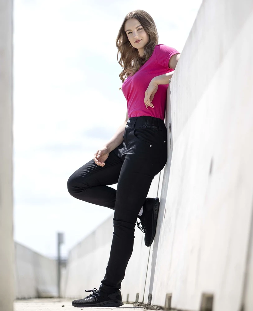 Pantaloni JASVENA pentru femei negri · H2351-46