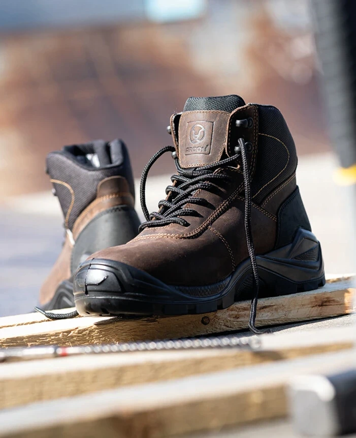 Bocanci de lucru LEADER O2 din nubuck, maro — vedere 2